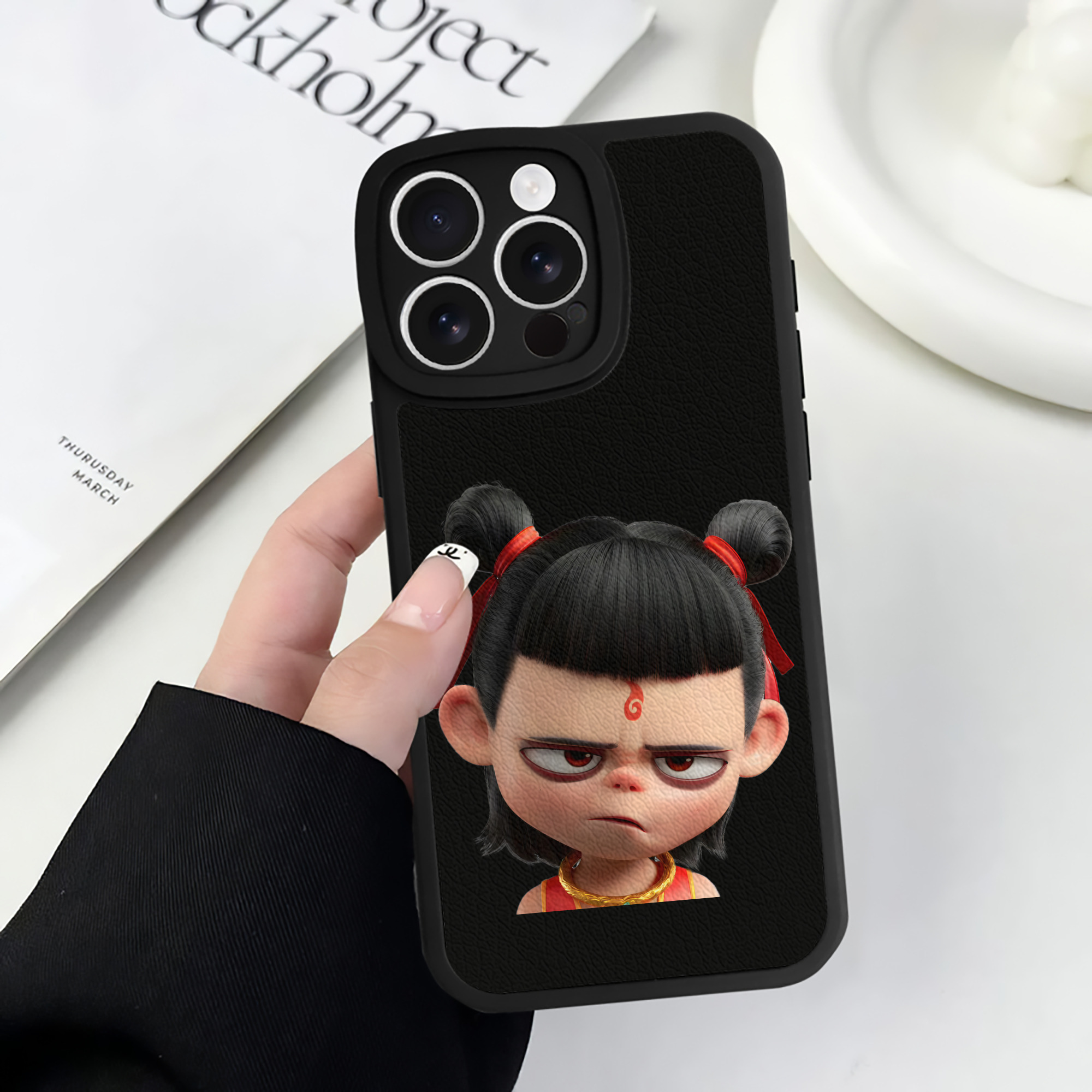 （画像用） Ne Zha 2 ナタ 魔童の大暴れ 【iPhone 16シリーズ対応】シリコンスマホケース（レザー調） 材質：シリコン